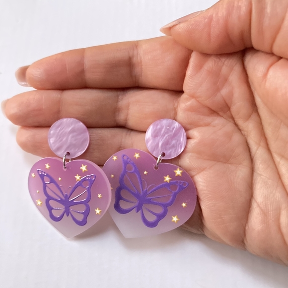 BNWT Heart Shaped Butterfly Resin Earrings with Golden Stars - Picture 6 of 11